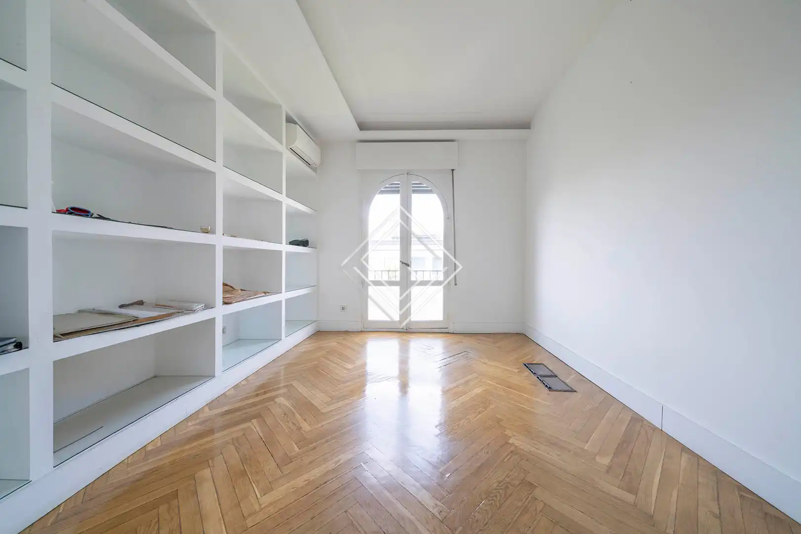 Living room of Office for sale in Madrid