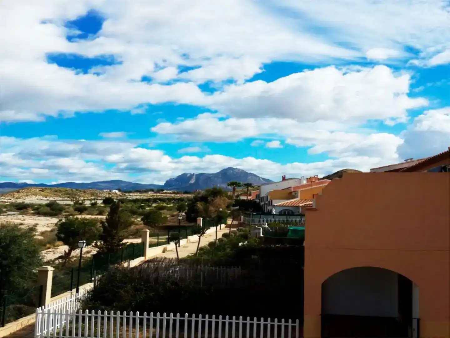 Vista exterior de Casa adosada de lloguer en Mutxamel amb Aire condicionat, Jardí privat i Traster