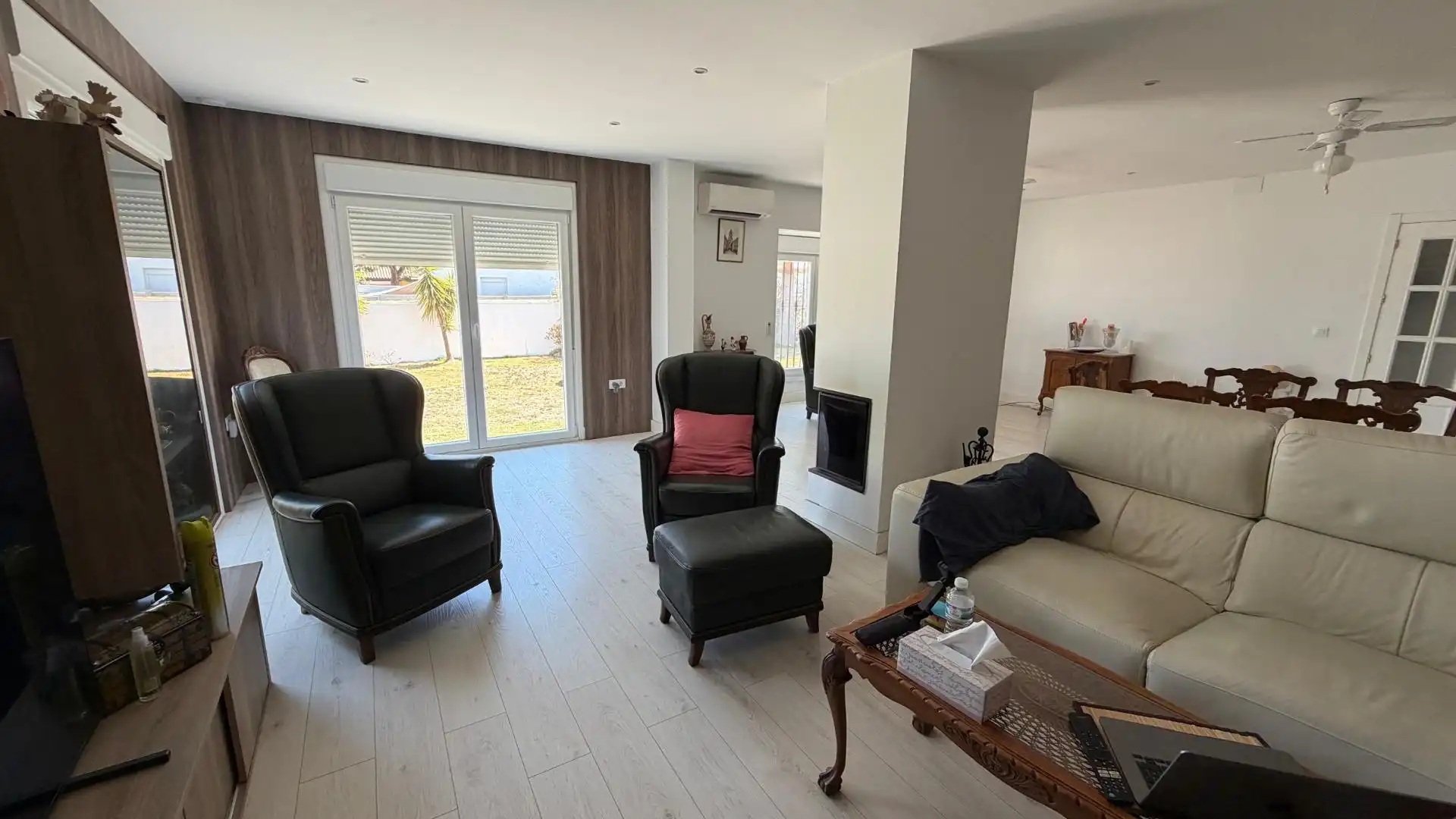 Sala d'estar de Casa o xalet en venda en Chiclana de la Frontera amb Aire condicionat, Calefacció i Jardí privat