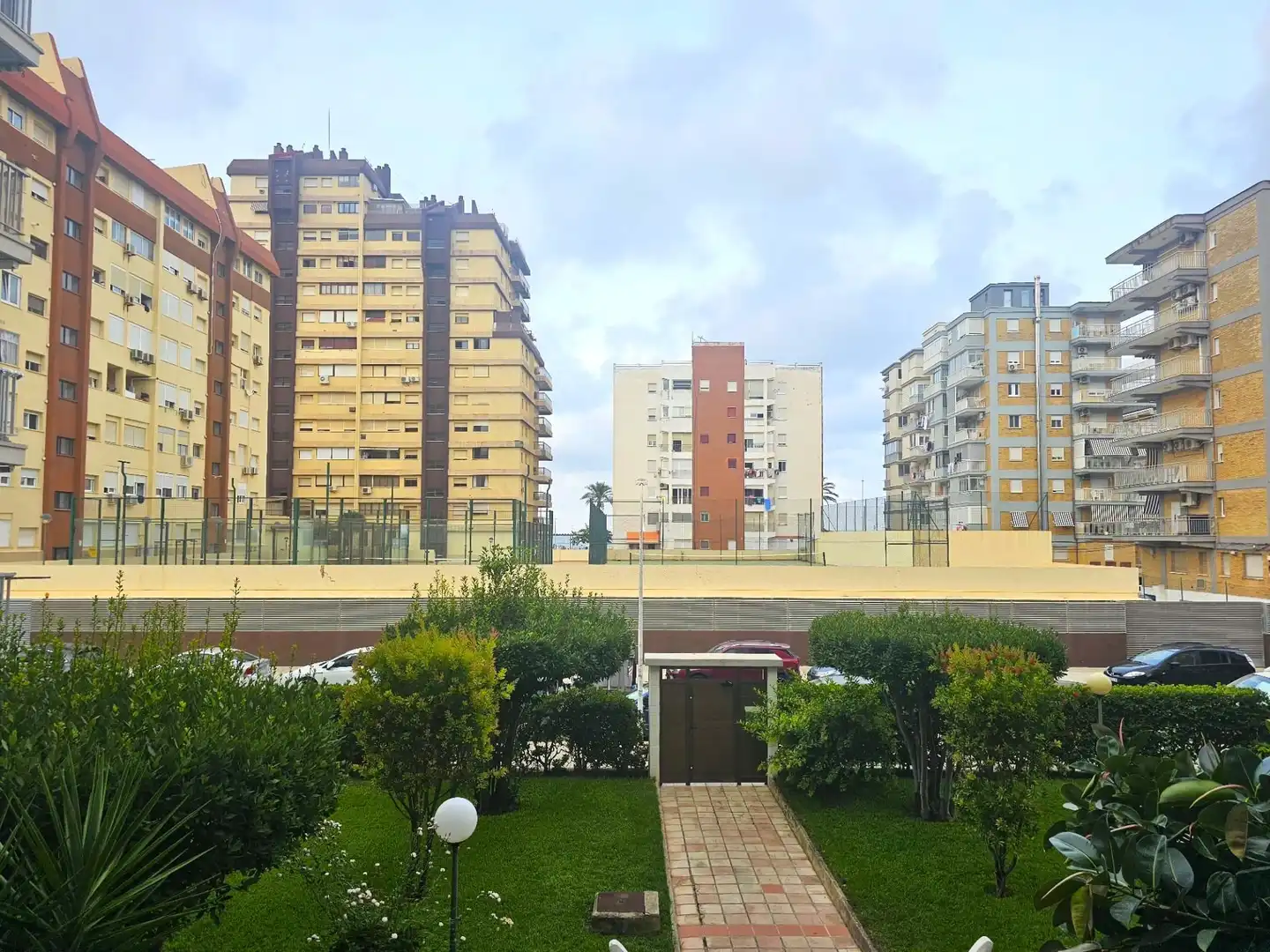 Vista exterior de Pis en venda en Gandia amb Terrassa