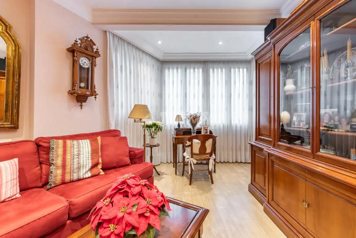 Bedroom of Flat for sale in Madrid  with Air Conditioner, Heating and Parquet flooring