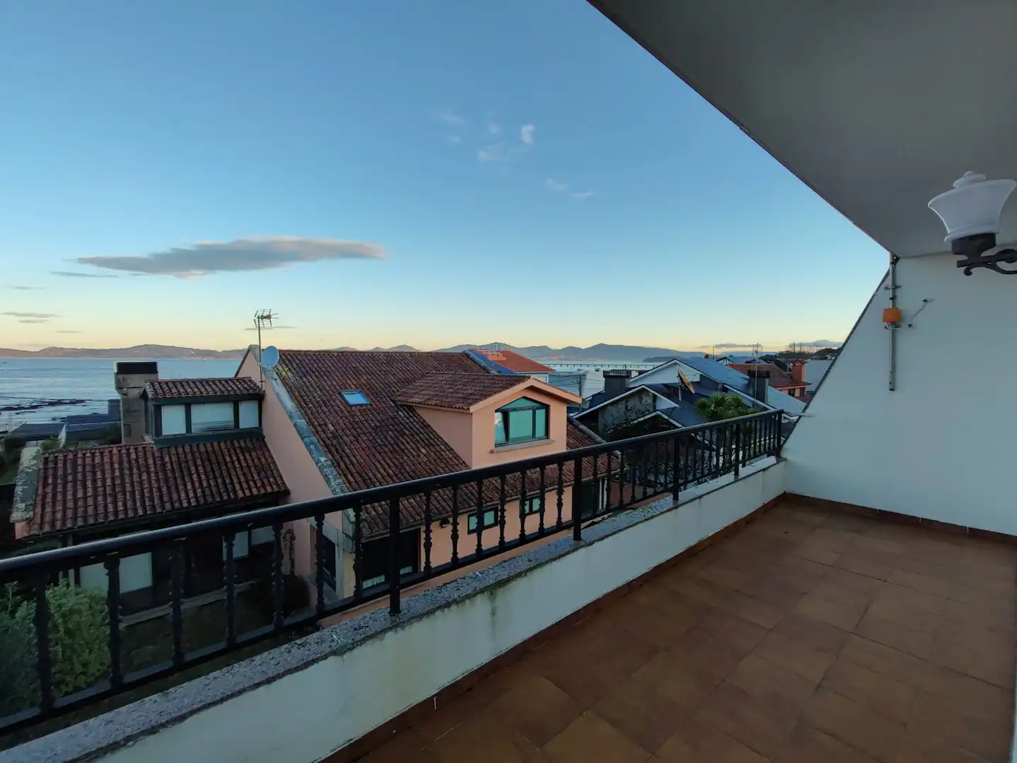 Vista exterior de Casa o chalet en venta en Vigo  con Calefacción, Jardín privado y Terraza