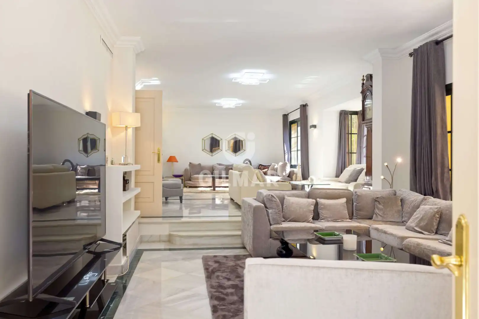 Sala de estar de Casa o chalet en venta en Estepona con Calefacción, Jardín privado y Piscina