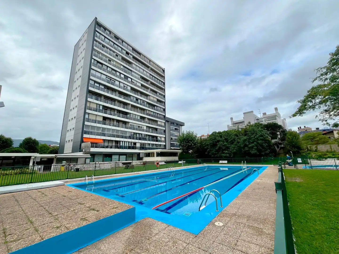 Piscina de Estudi en venda en Zarautz amb Piscina comunitària
