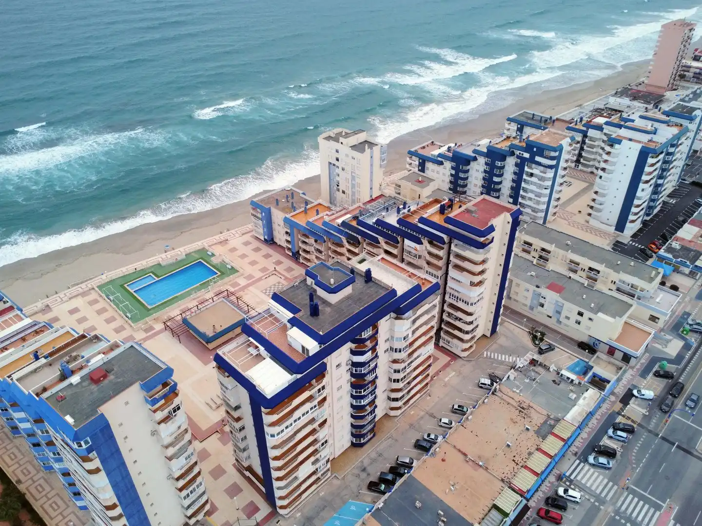 Vista exterior de Apartament de lloguer en La Manga del Mar Menor amb Calefacció, Terrassa i Piscina comunitària