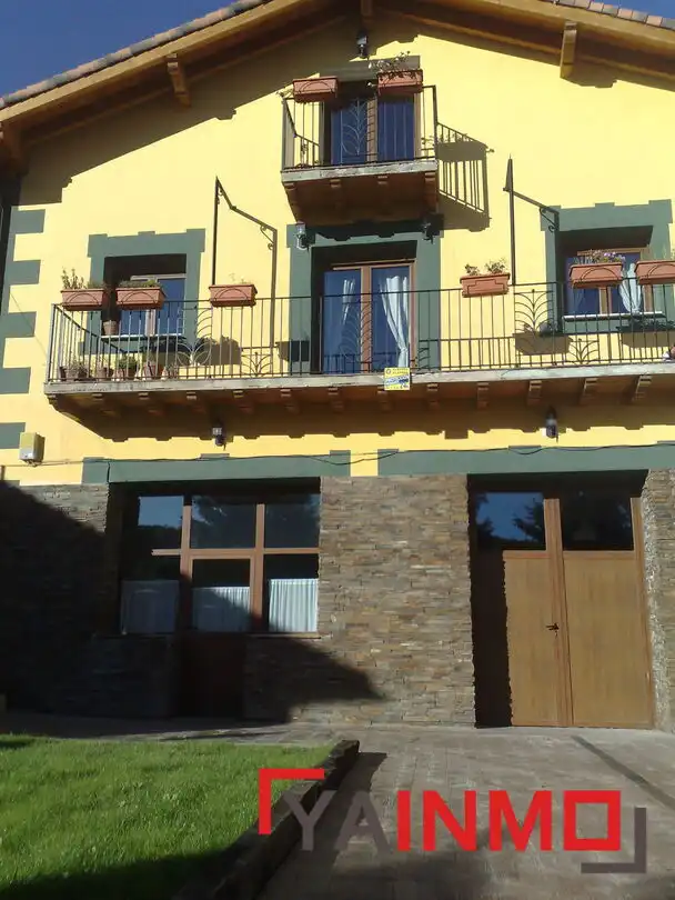 Vista exterior de Casa o chalet en venta en Condado de Treviño con Calefacción, Jardín privado y Parquet