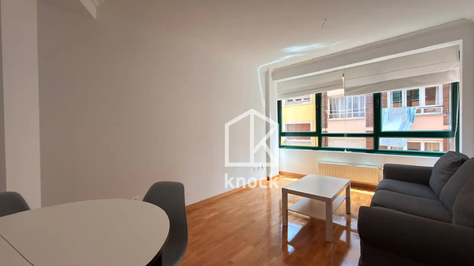 Vista exterior de Piso en venta en Oviedo  con Calefacción