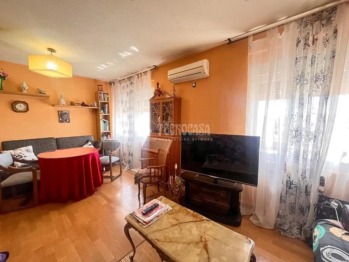 Sala de estar de Piso en venta en Navalcarnero con Calefacción, Parquet y Terraza