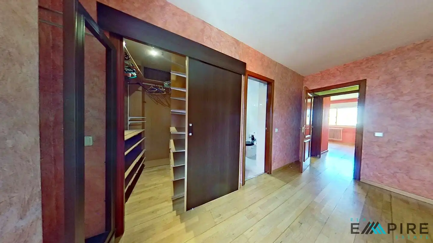 Piso en venta en Madrid con Calefacción, Trastero y Piscina