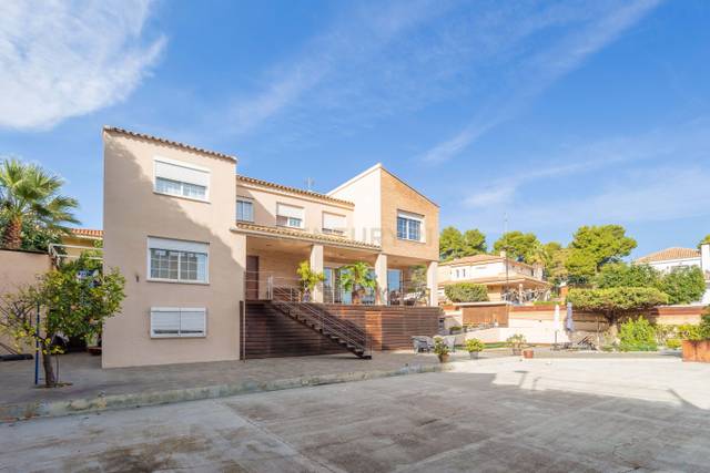 Casa-chalet en Venta en Utiel , -1 en El Vedat - Santa Apolonia