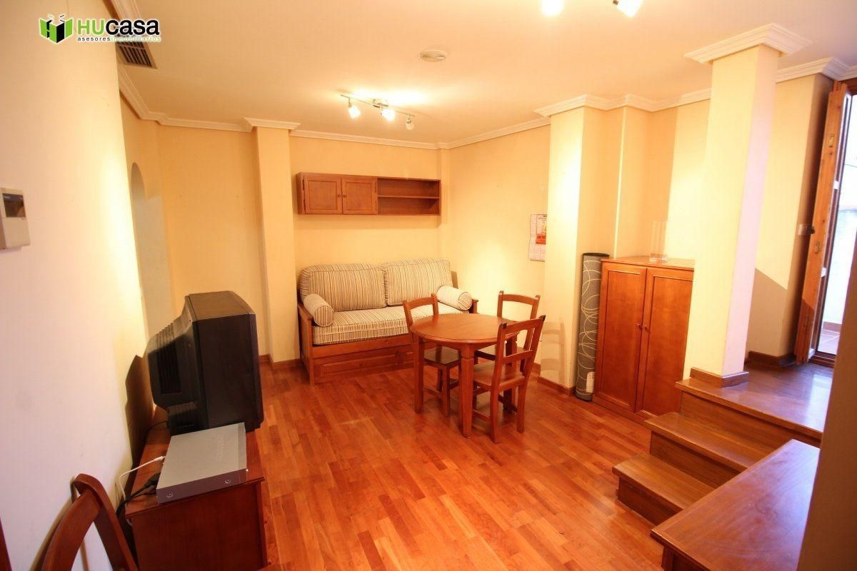Study to rent in  Toledo Capital  with Air Conditioner, Heating and Terrace