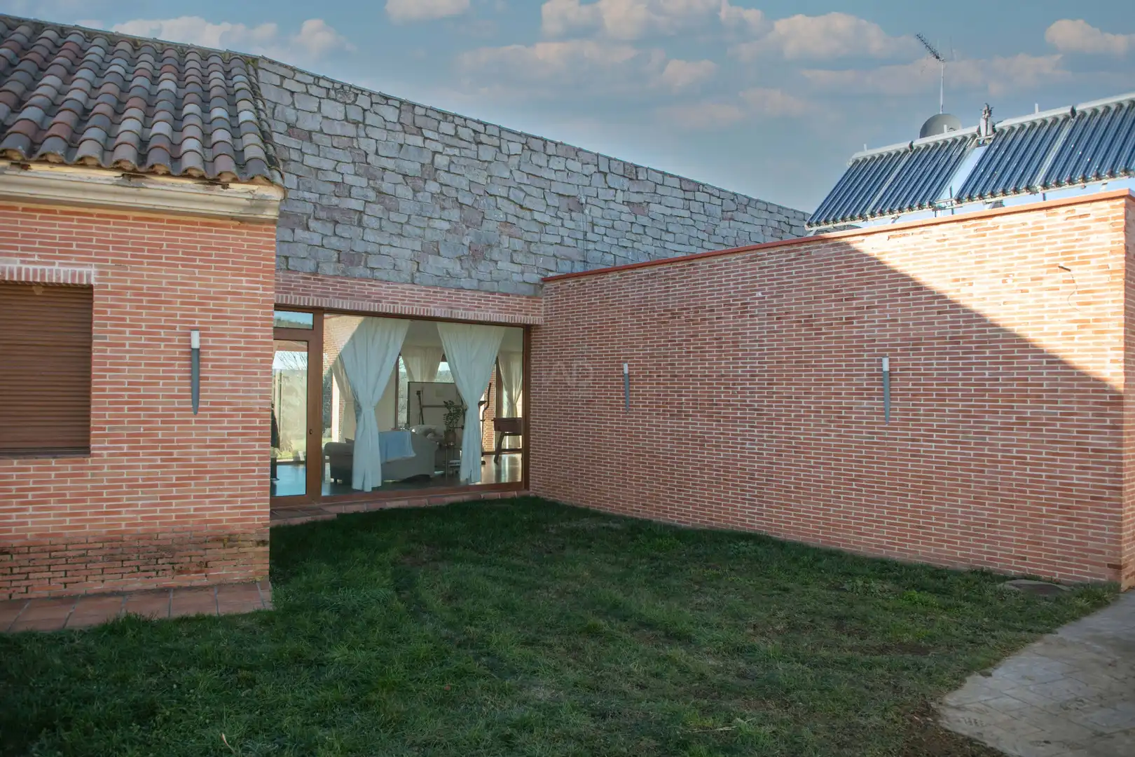 Exterior view of Houses for sale in Villaquilambre  with Heating