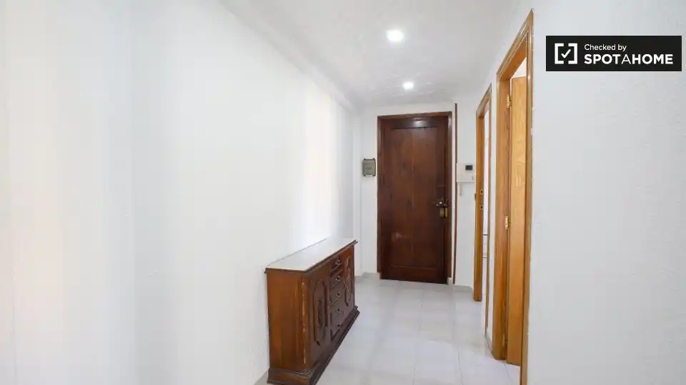 Room in Albors