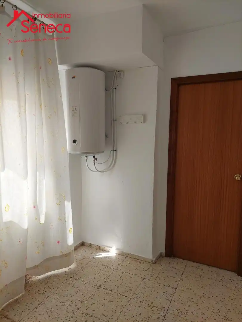Flat for rent in DOÑA ENGRACIA, Casco Histórico - Ribera - San Basilio