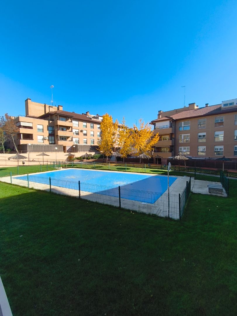 Piscina de Piso en venta en Humanes de Madrid con Aire acondicionado, Calefacción y Alarma