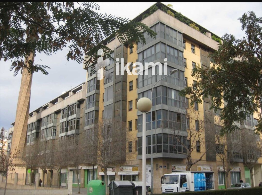 Exterior view of Premises for sale in  Valencia Capital  with Air Conditioner and Internet