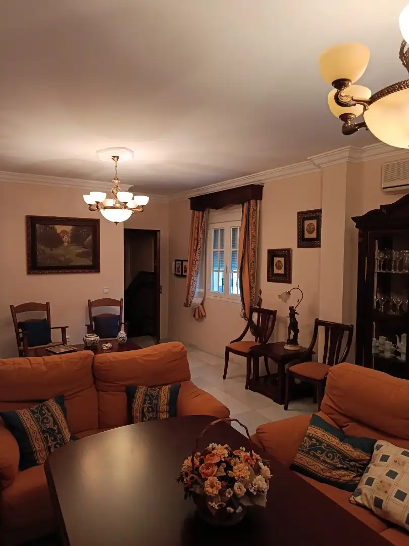 Wohnzimmer von Wohnung zur Miete in Olivares mit Möbliert