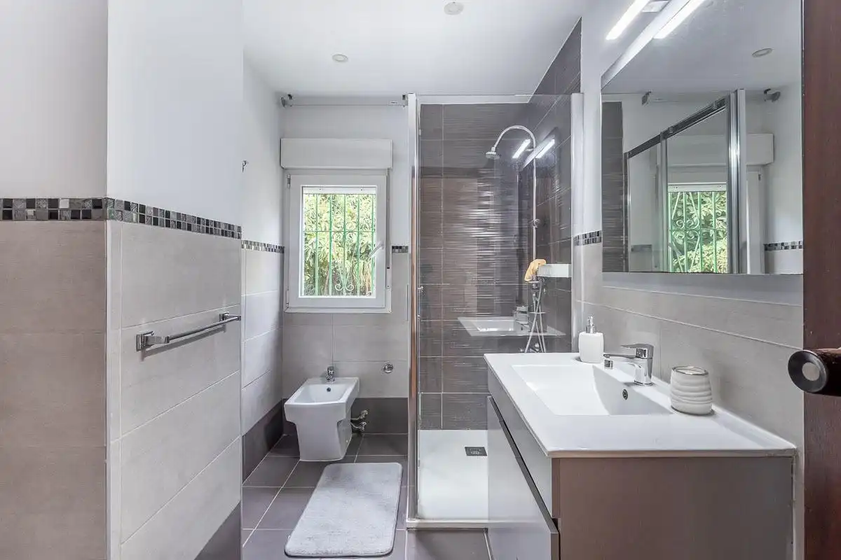 Bathroom of Flat for sale in Almuñécar  with Terrace and Balcony
