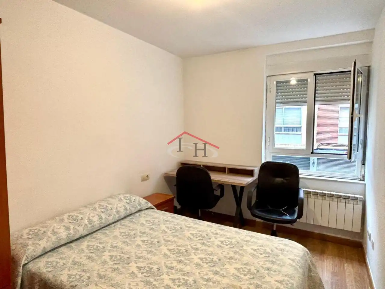 Habitación de Piso en venta en León Capital  con Calefacción, Trastero y Amueblado