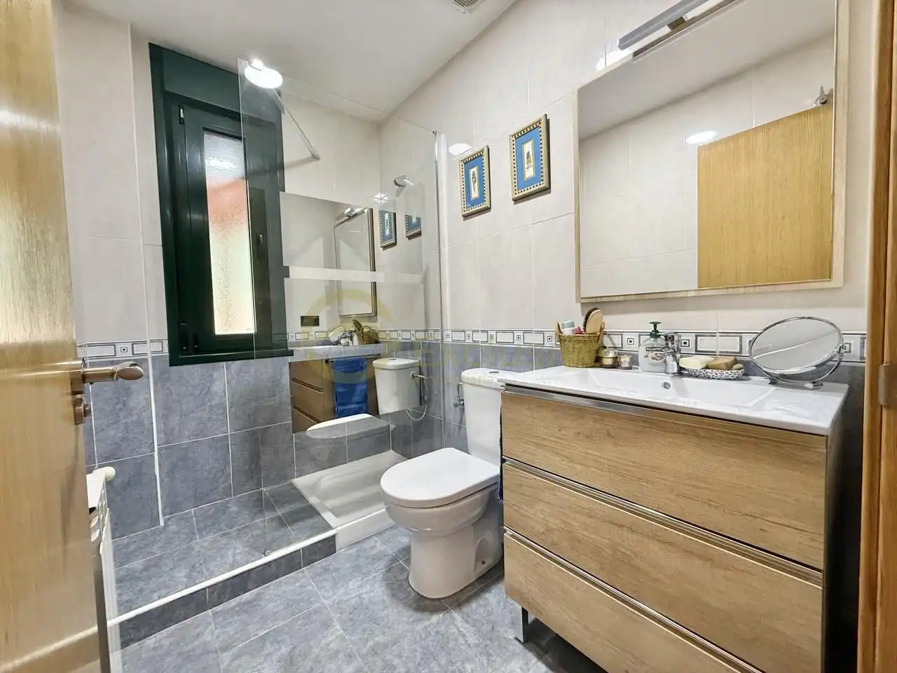 Baño de Casa o chalet en venta en Avilés con Calefacción, Jardín privado y Parquet
