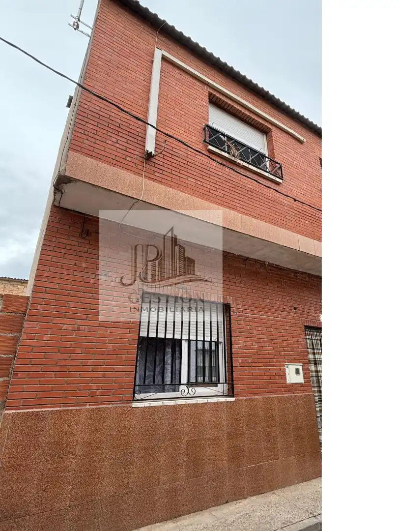 Vista exterior de Casa adosada en venda en Villasequilla amb Aire condicionat, Calefacció i Terrassa