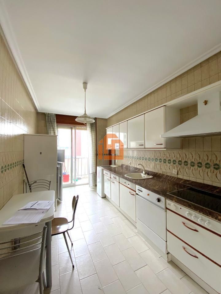 Cuina de Pis en venda en León Capital  amb Calefacció, Parquet i Terrassa