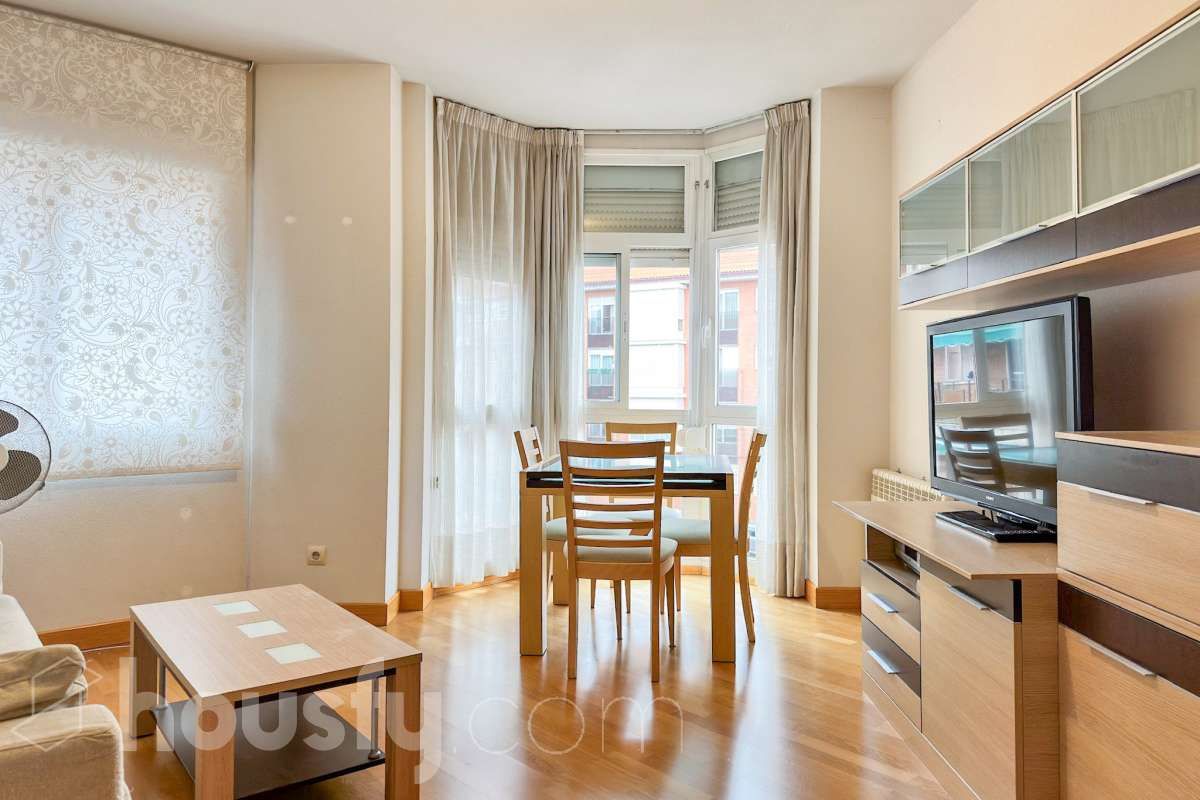 Sala de estar de Piso en venta en  Madrid Capital con Calefacción, Terraza y Trastero