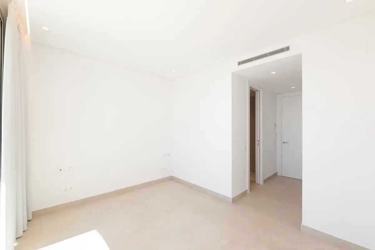 Schlafzimmer von Wohnung zur Miete in Benahavís mit Abstellraum