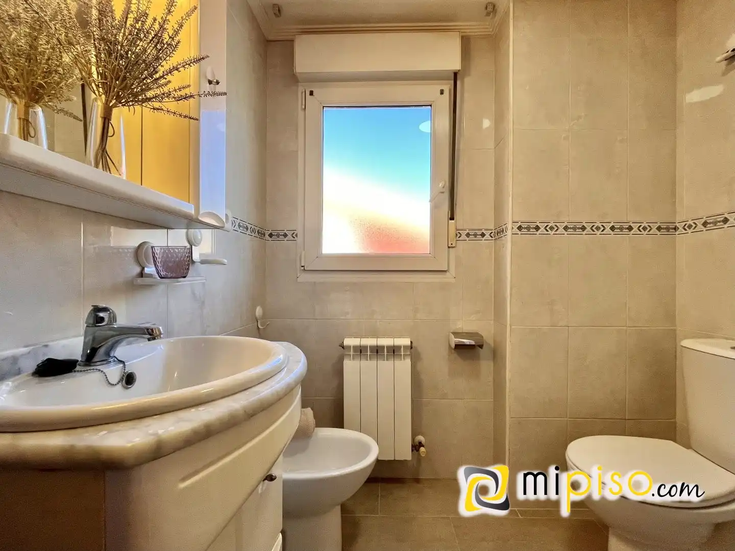 Baño de Casa adosada en venta en Ruesga con Calefacción, Terraza y Amueblado