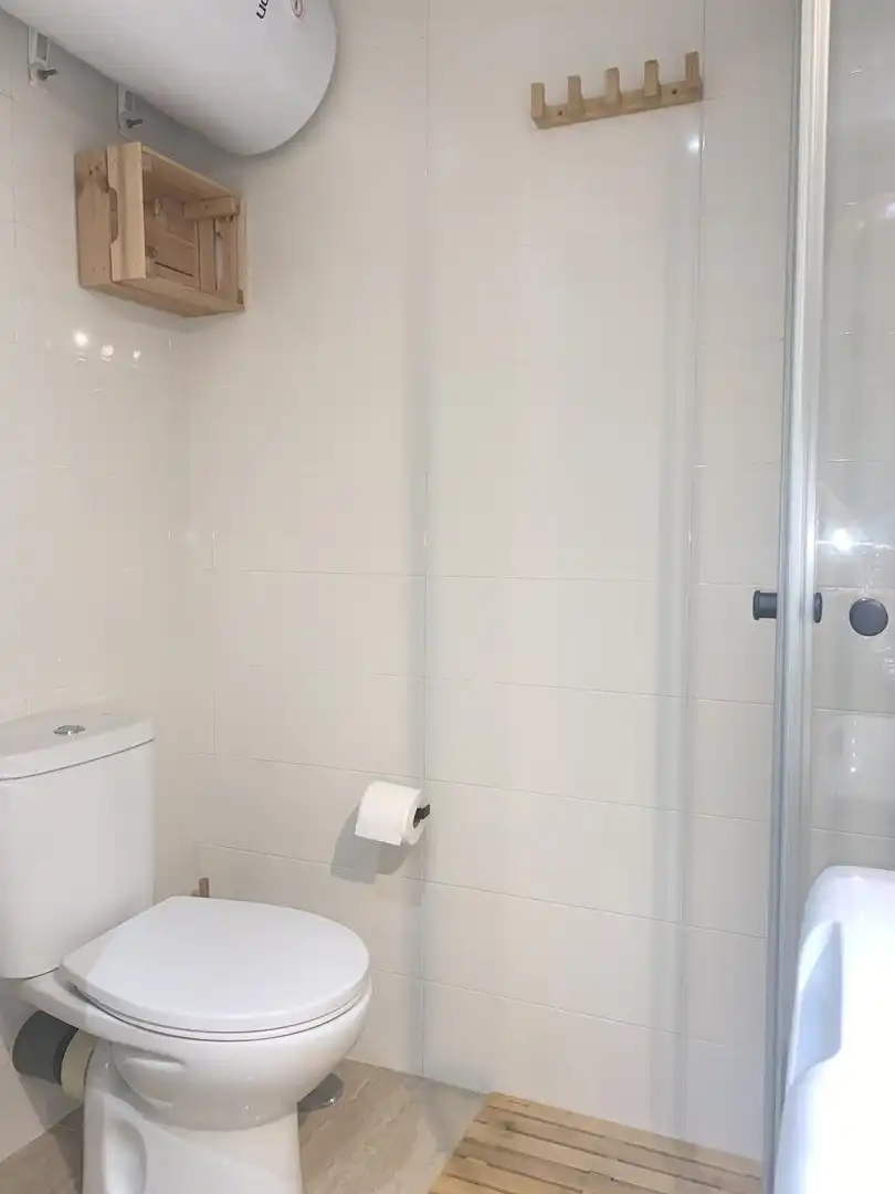 Bathroom of Flat for rent in Madrid  with Air Conditioner, Heating and Furnished