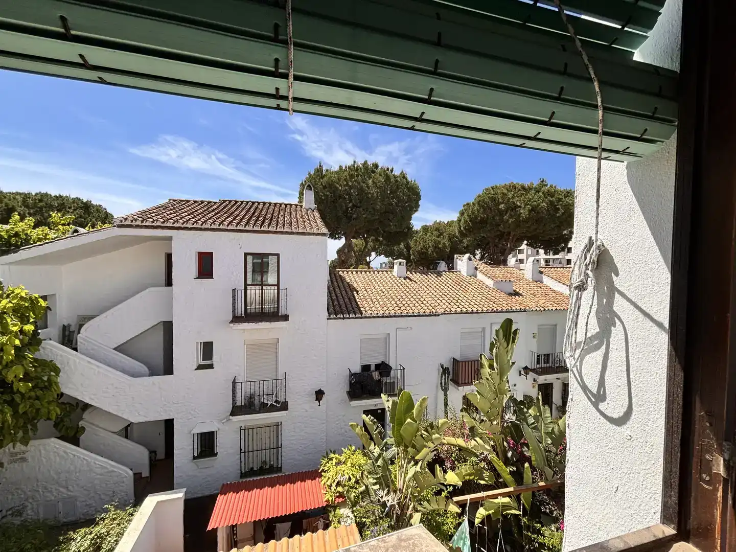 Vista exterior de Apartamento para compartir en Estepona con Aire acondicionado, Trastero y Piscina