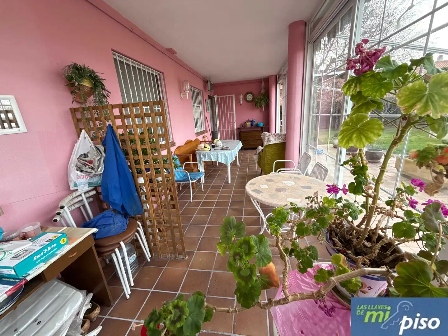 Terrassa de Casa o xalet en venda en Santovenia de Pisuerga amb Calefacció, Jardí privat i Parquet
