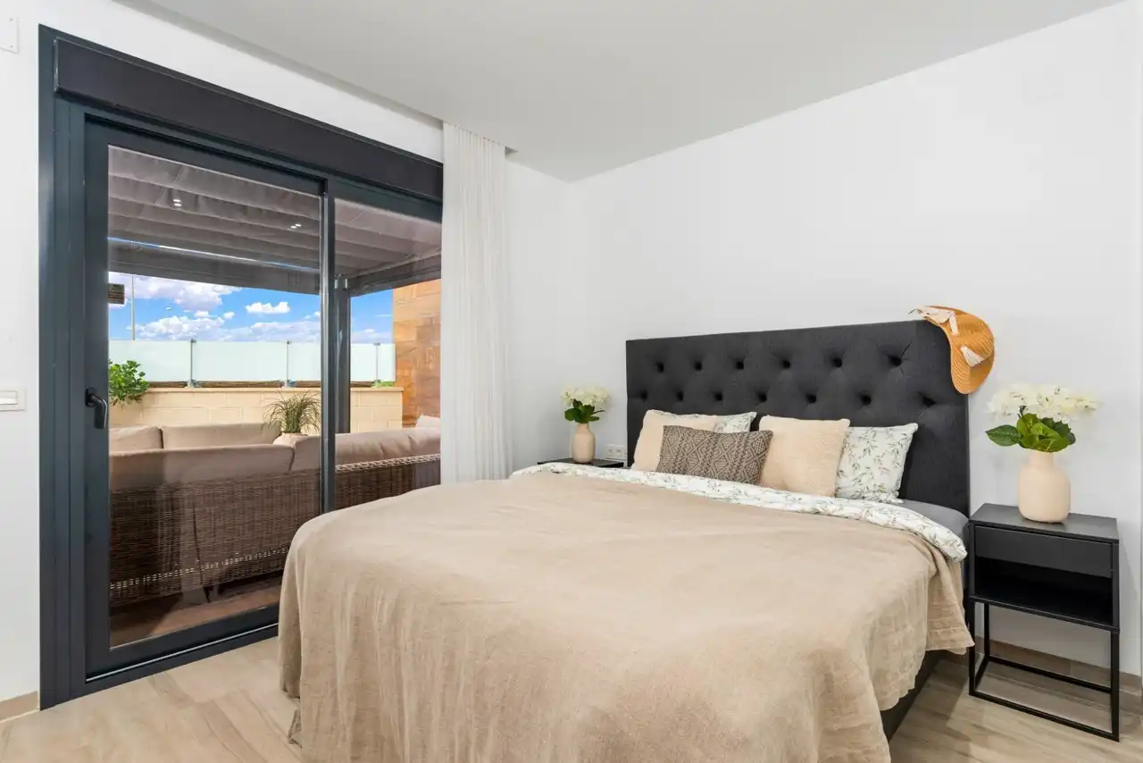 Dormitori de Casa o xalet en venda en Rojales amb Aire condicionat, Jardí privat i Terrassa