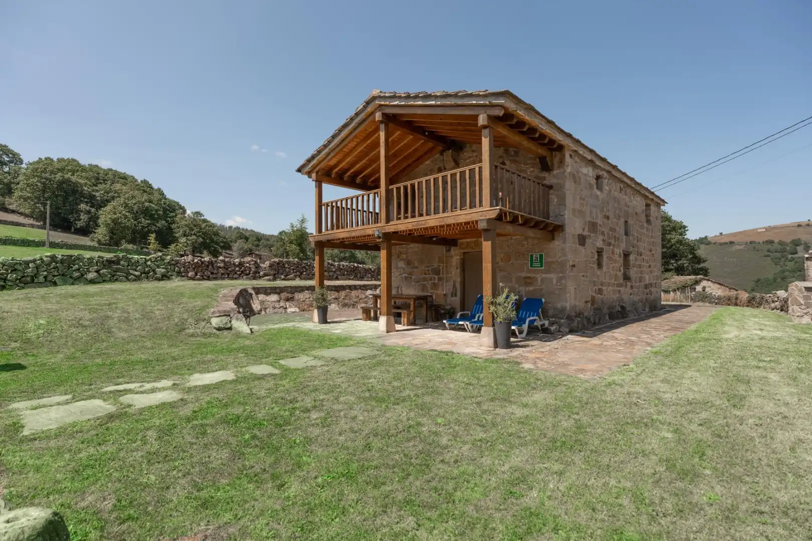 Vista exterior de Casa o chalet en venta en San Pedro del Romeral con Calefacción, Jardín privado y Terraza