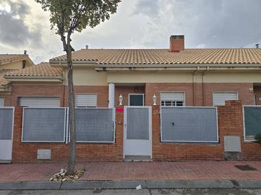 Reihenhaus mit Garten zum Verkauf in Pioz