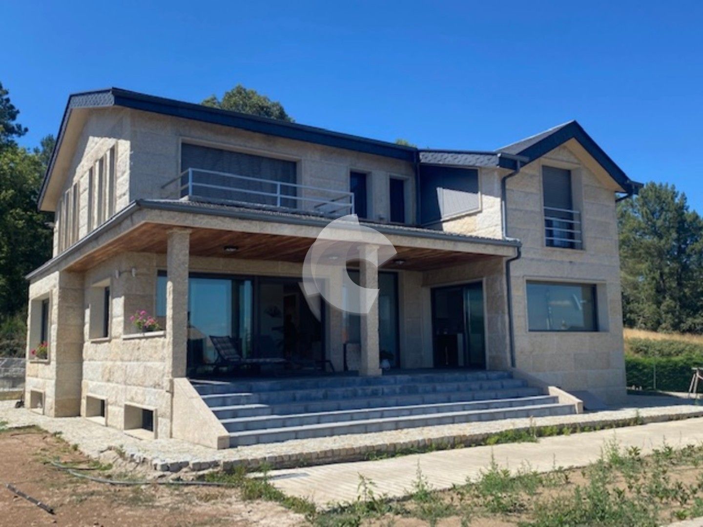 Vista exterior de Casa o xalet en venda en Toén amb Jardí privat