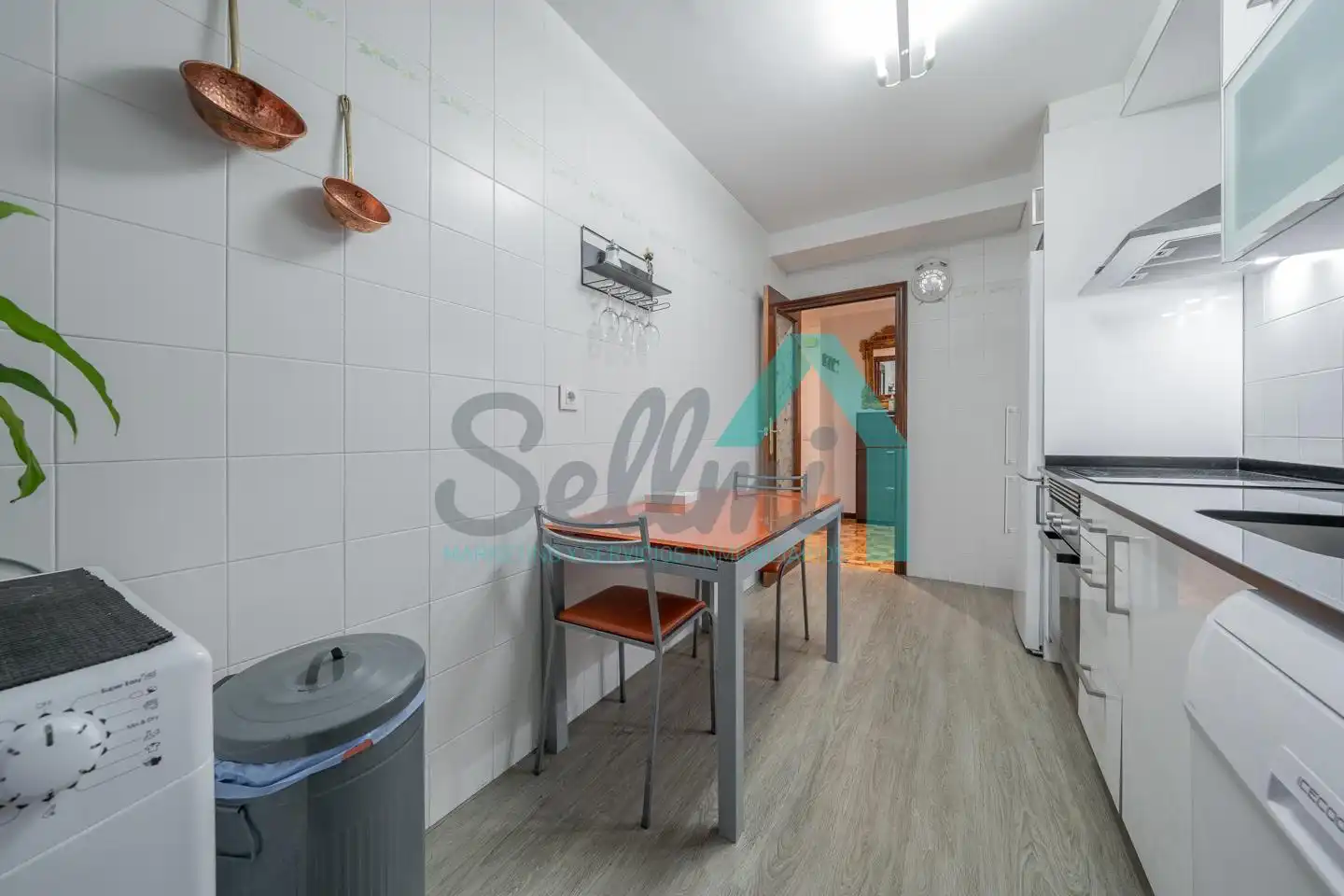 Cocina de Planta baja de alquiler en Oviedo  con Calefacción, Parquet y Amueblado