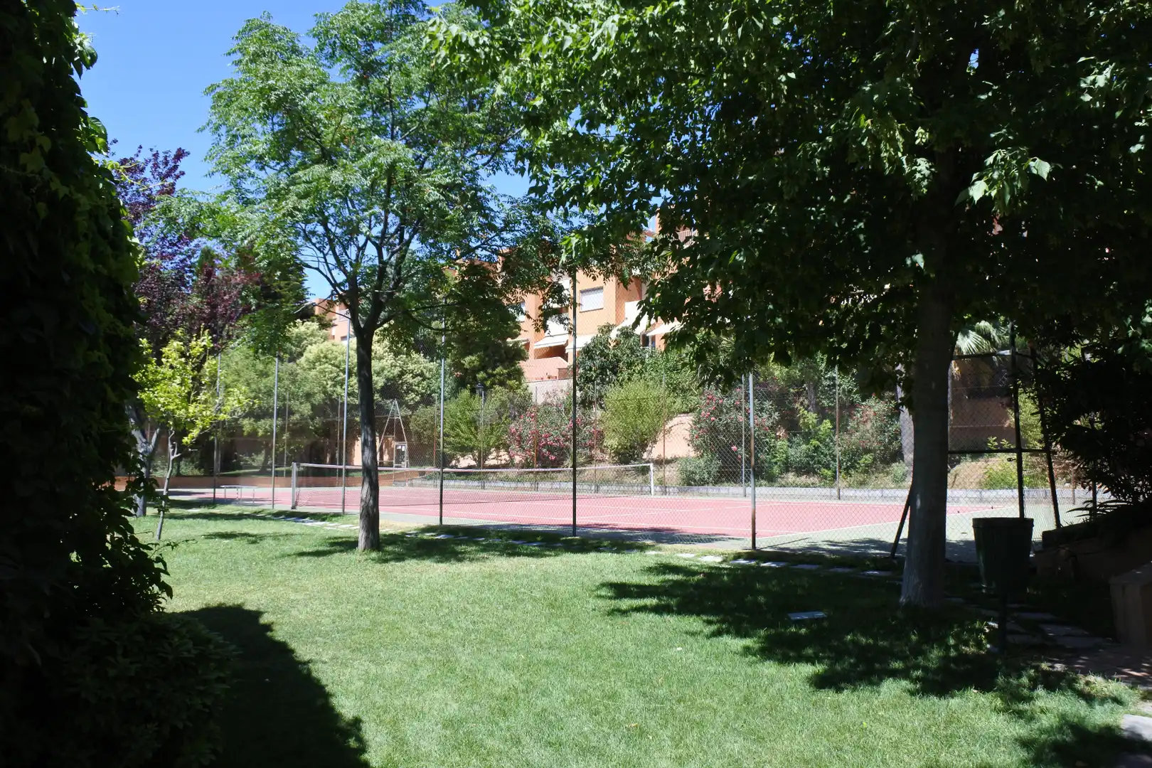 Jardín de Piso para compartir en Granada con Aire acondicionado, Calefacción y Jardín privado