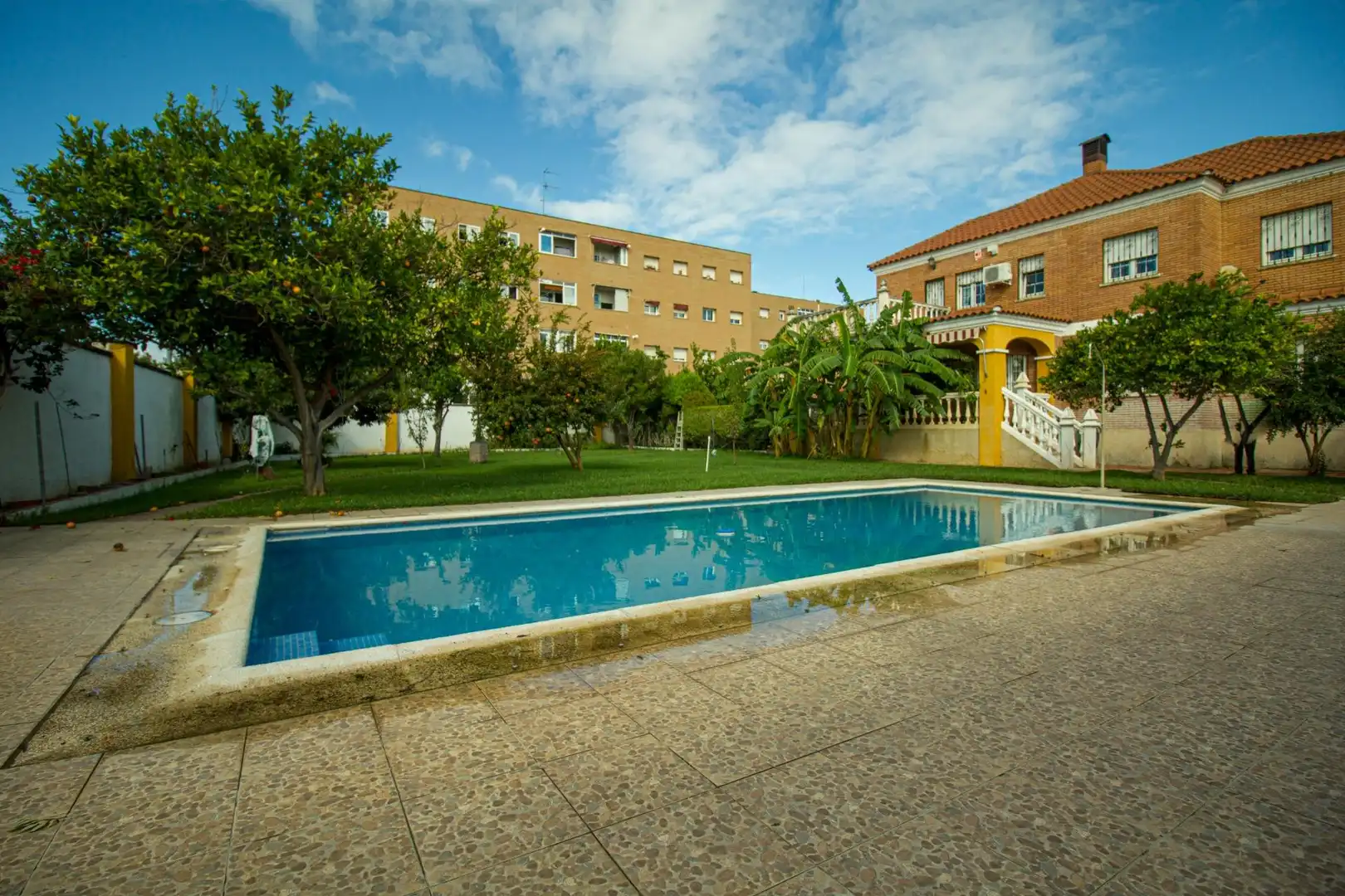 Piscina de Casa o xalet en venda en Badajoz amb Aire condicionat, Jardí privat i Terrassa