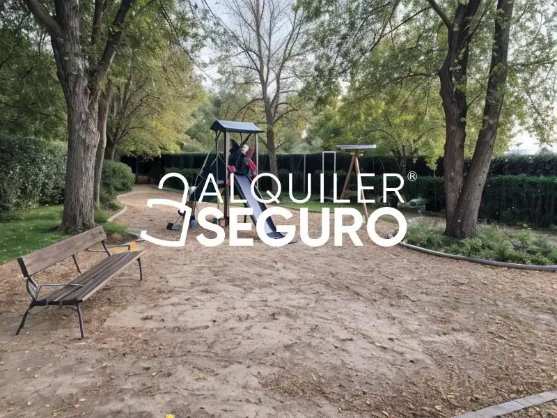 Jardín de Piso de alquiler en Pozuelo de Alarcón con Calefacción, Terraza y Trastero