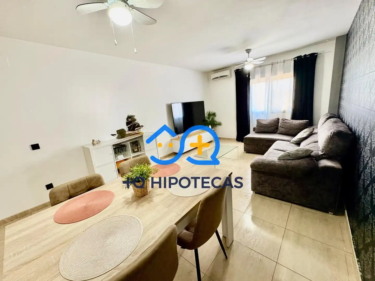 Sala d'estar de Dúplex en venda en El Viso de San Juan
