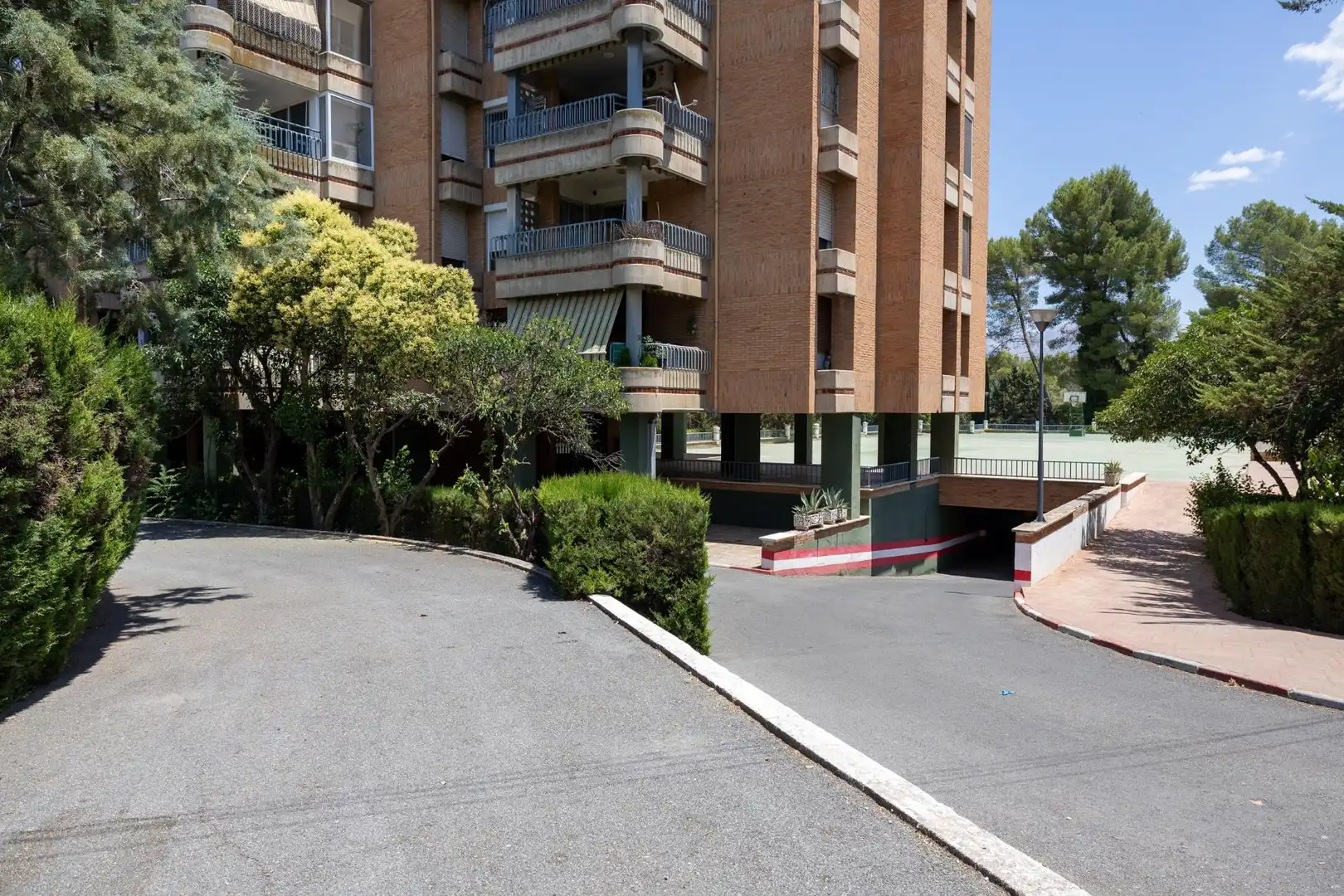 Vista exterior de Pis en venda en Albolote amb Balcó i Piscina comunitària