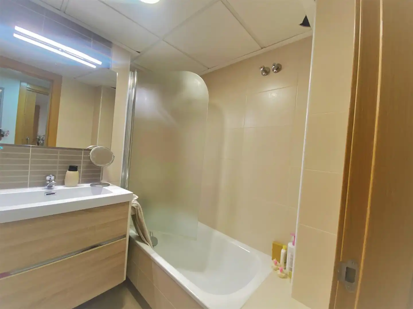 Badezimmer von Dachboden zum Verkauf in Lorca mit Klimaanlage, Heizung und Terrasse