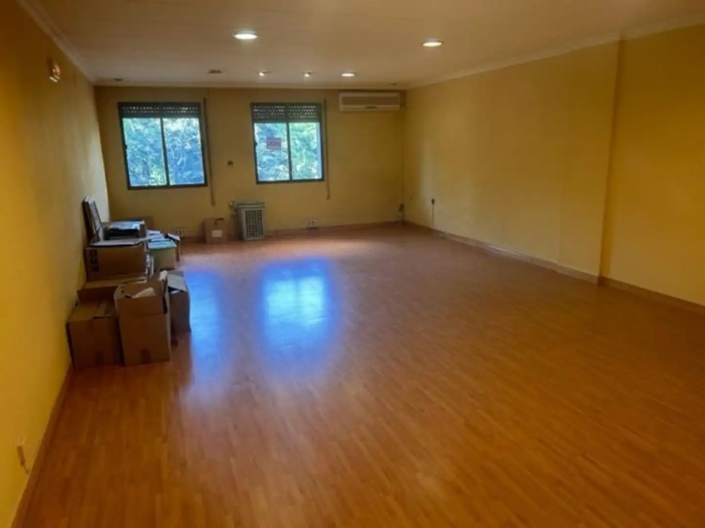 Office space to rent in Avenida Primero de Mayo, imagen 2