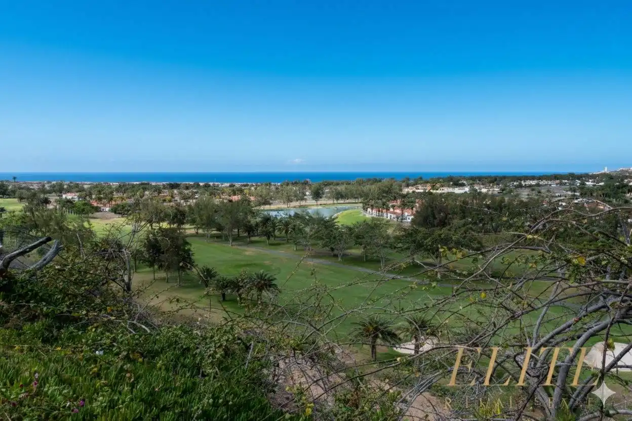Detached homes for sale in San Bartolomé de Tirajana  with Air Conditioner, Private garden and Parquet flooring