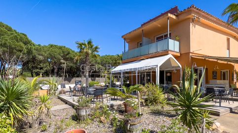 Aparthotel de 6 apartamentos a 15 minutos a pie de la playa de Pals, junto al club de golf