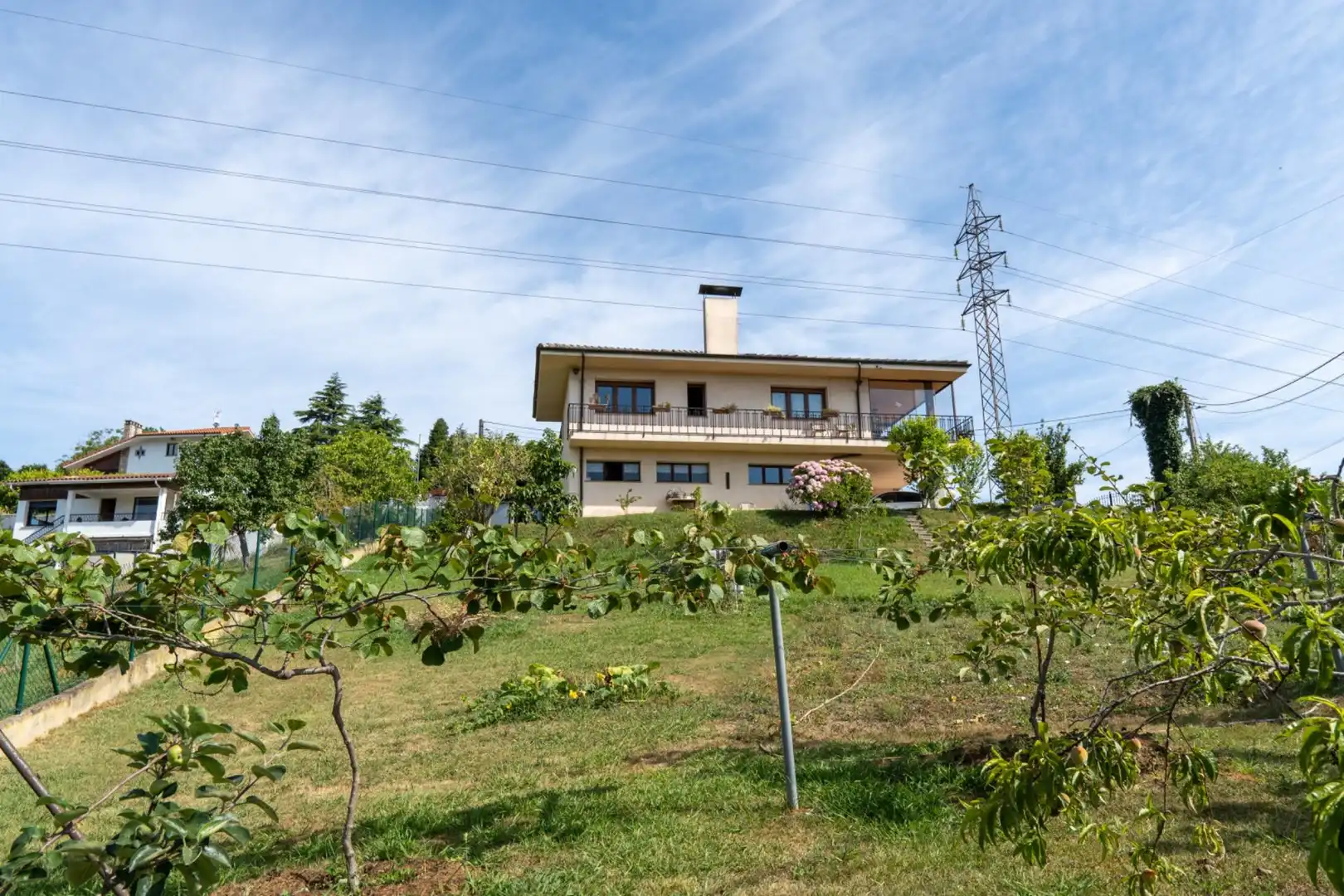 Vista exterior de Casa o xalet en venda en Gijón  amb Calefacció, Jardí privat i Terrassa