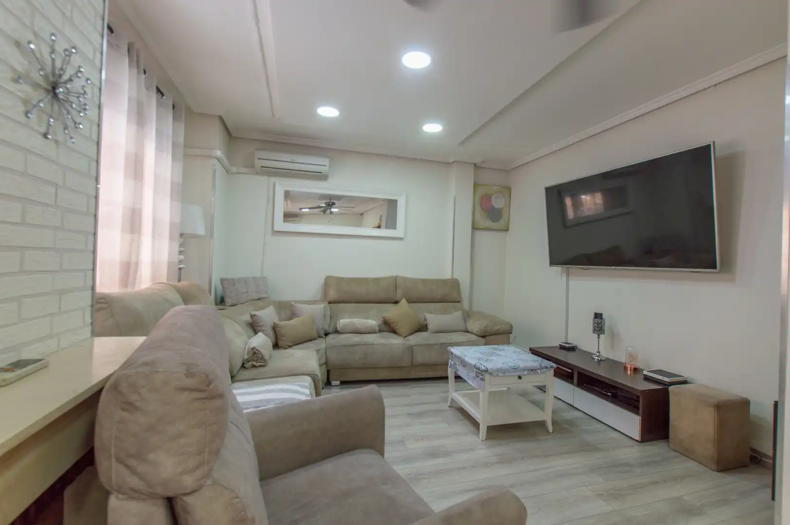 Sala de estar de Casa adosada en venta en Alcalá de Henares con Aire acondicionado, Calefacción y Terraza
