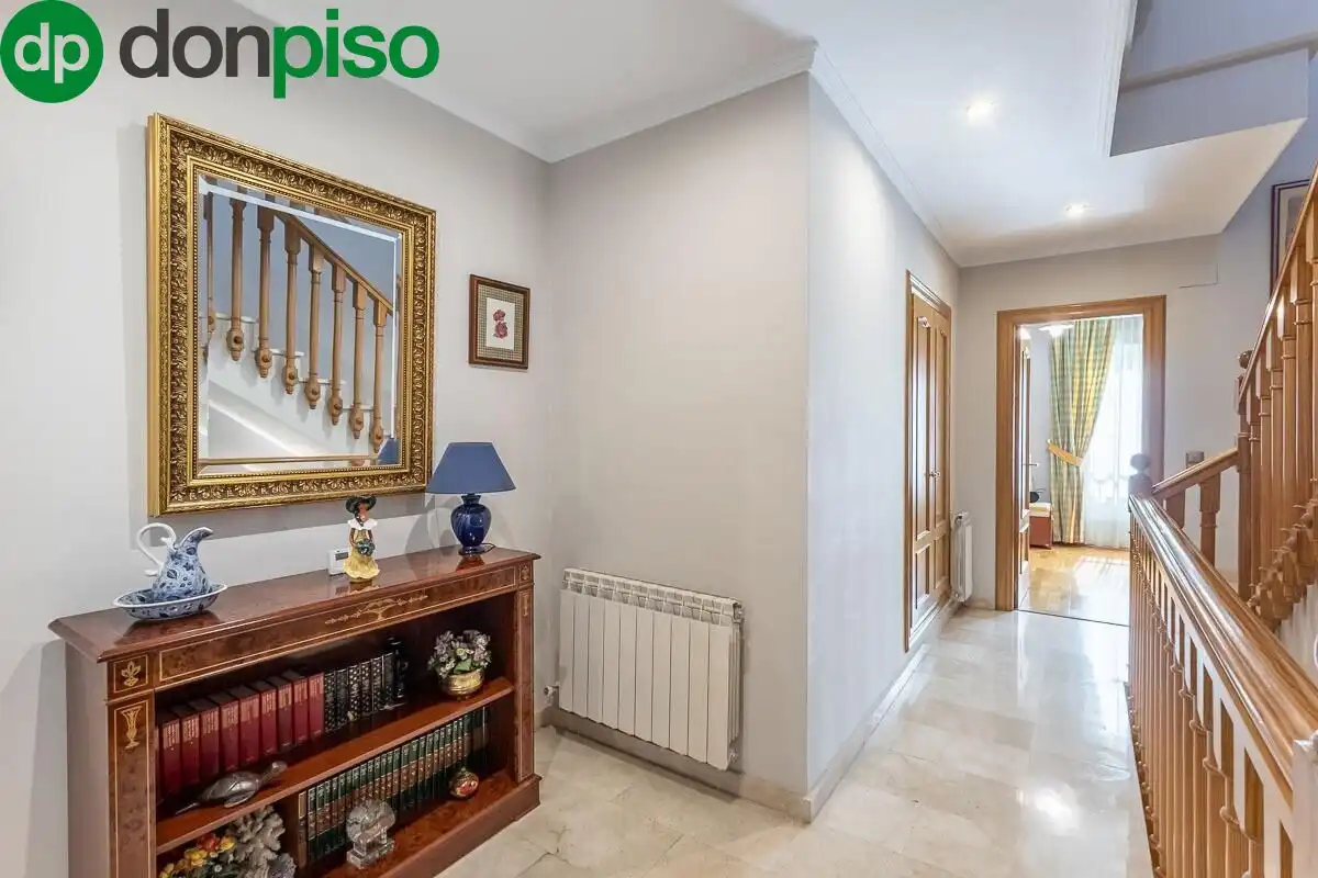 Casa adosada en venta en Granada con Calefacción, Jardín privado y Terraza