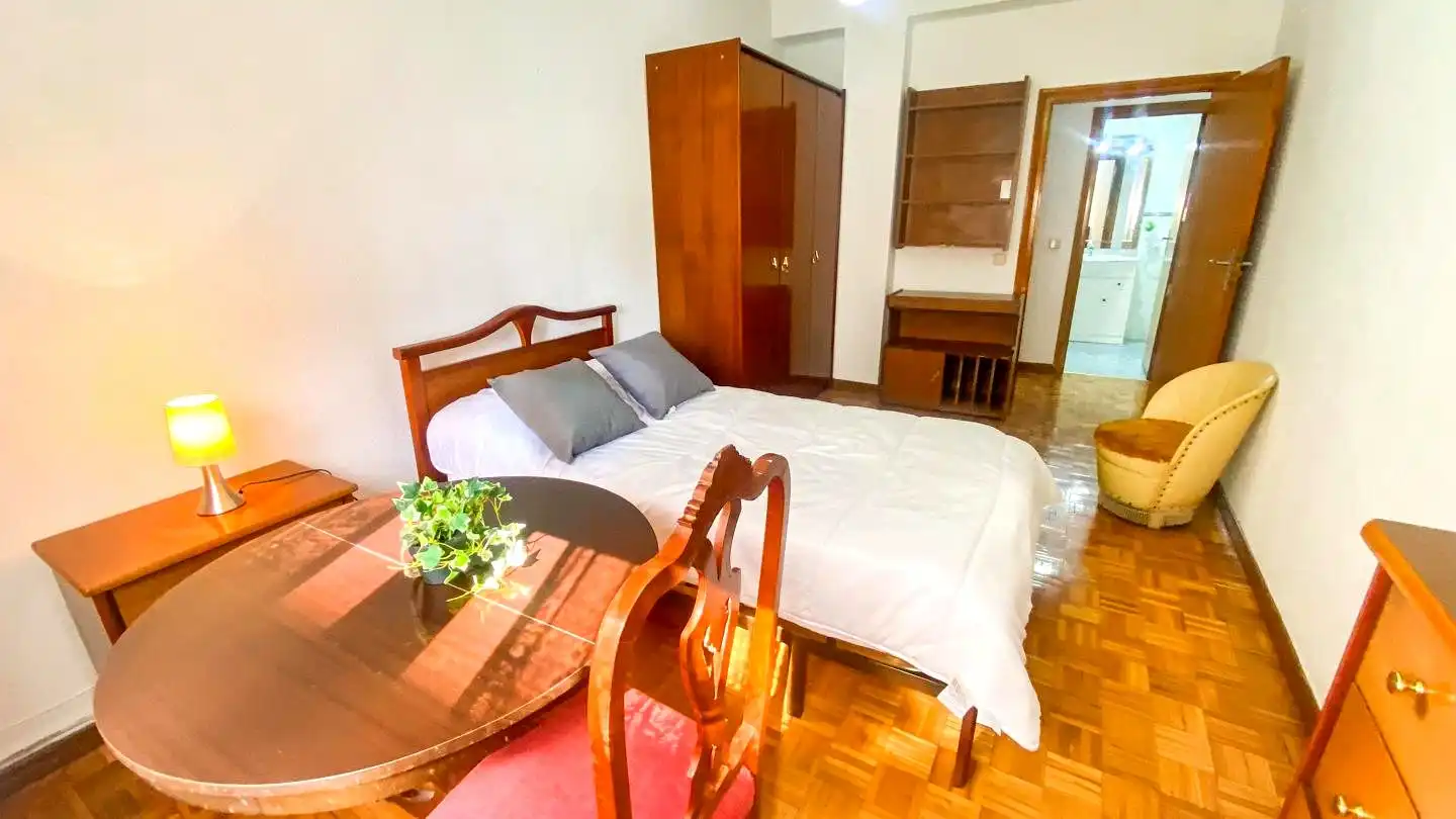 Schlafzimmer von Wohnung zur Miete in Arganzuela